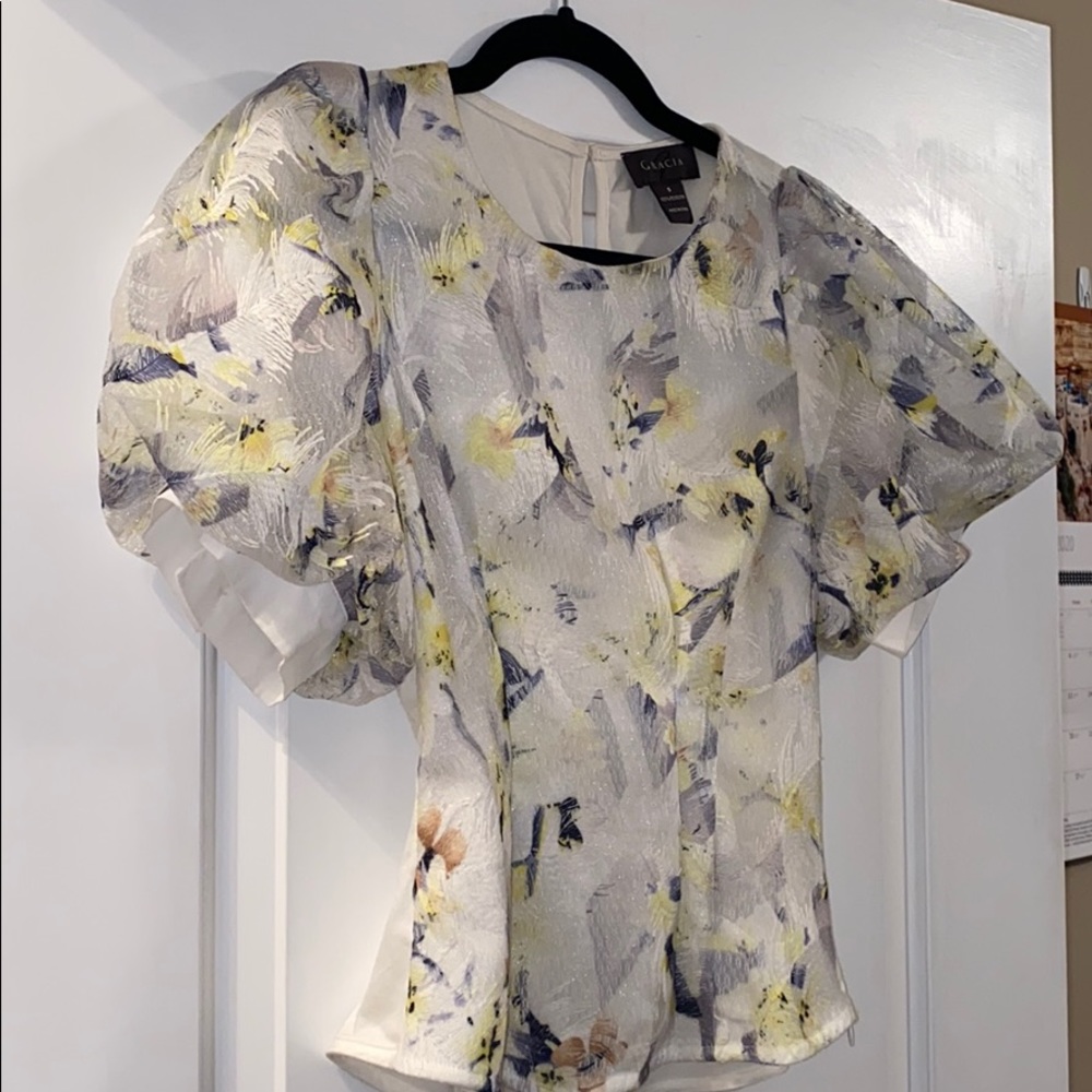 Puffy short sleeved blouse